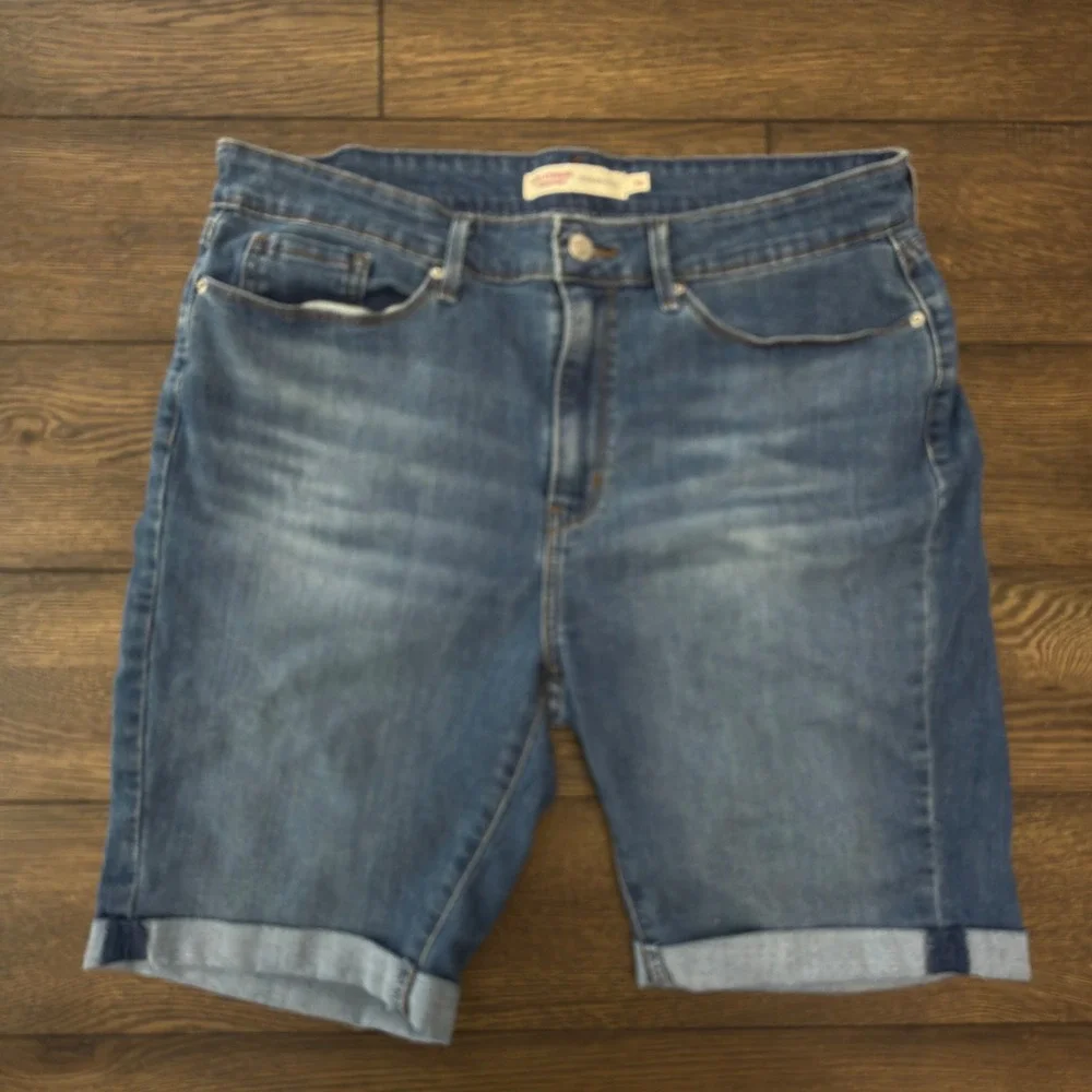 Signature by Levi Strauss & Co Womens Blue Bermuda Denim Shorts Size 16 W33